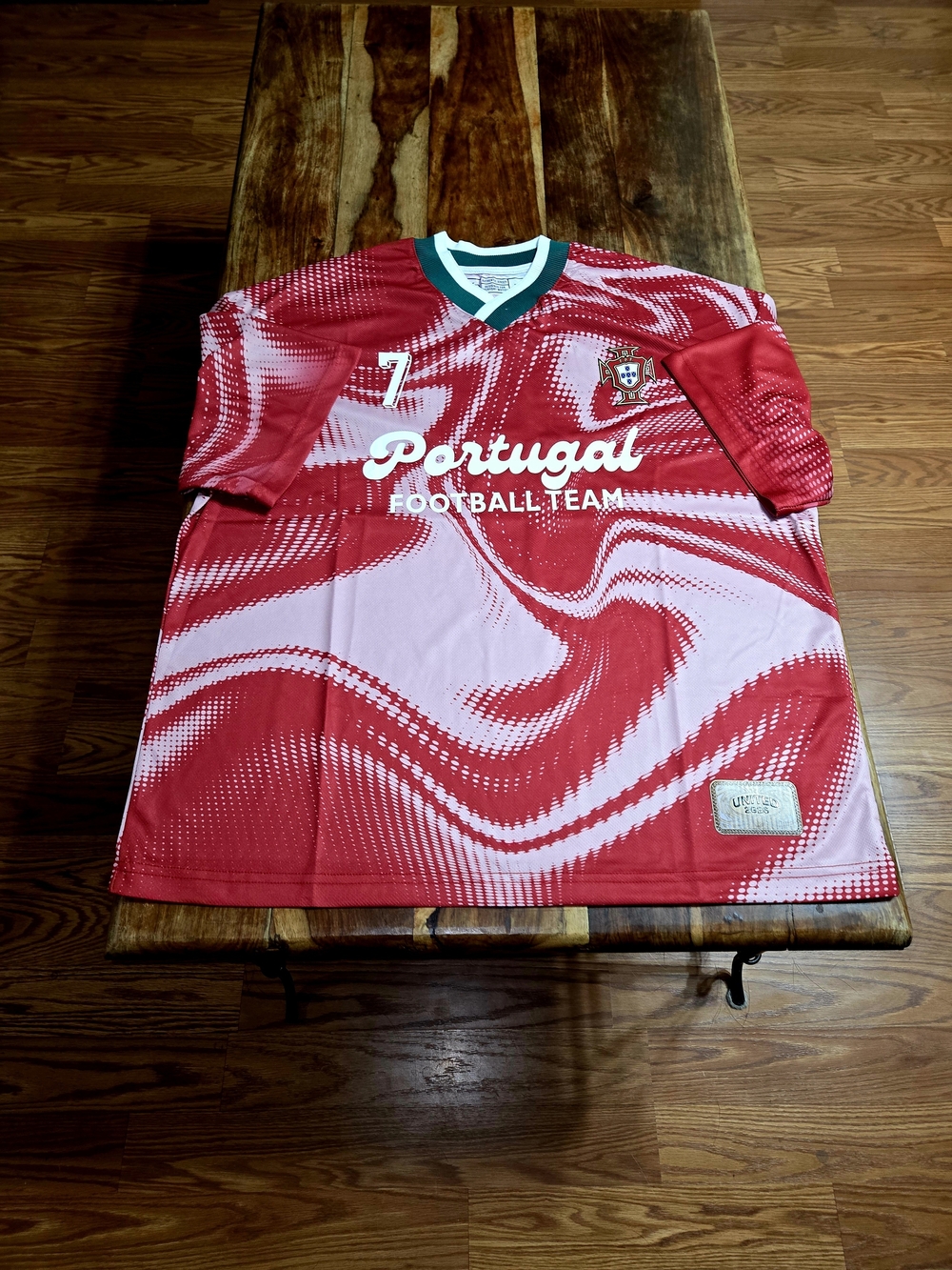 JaceyJace Men's Portugal "Renaldo"  Jersey with Crest and Number 7. Size Medium